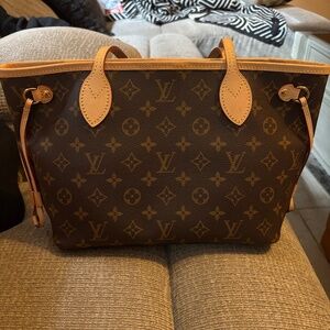 Louis Vuitton Neverfull PM bag